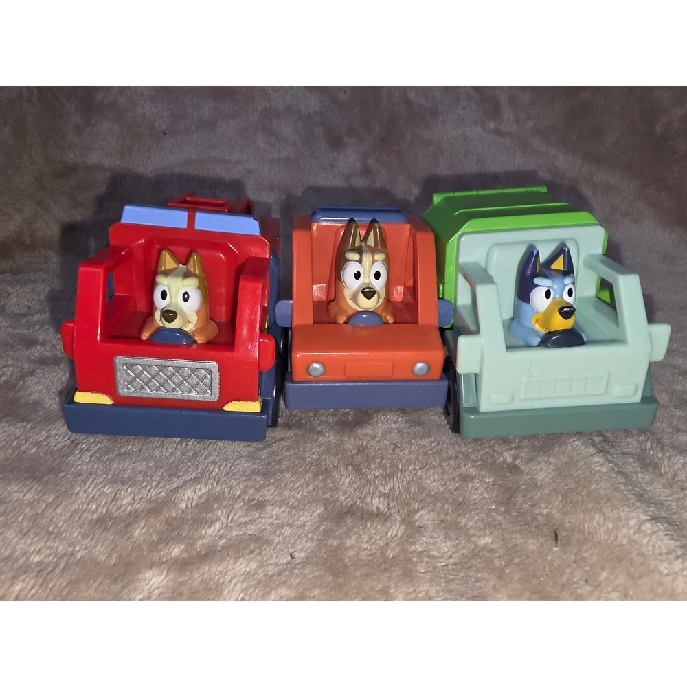 Bluey and Friends Toy Vehicle Lot Fire Truck Garbage Truck Bingo Chilli 3pc Set